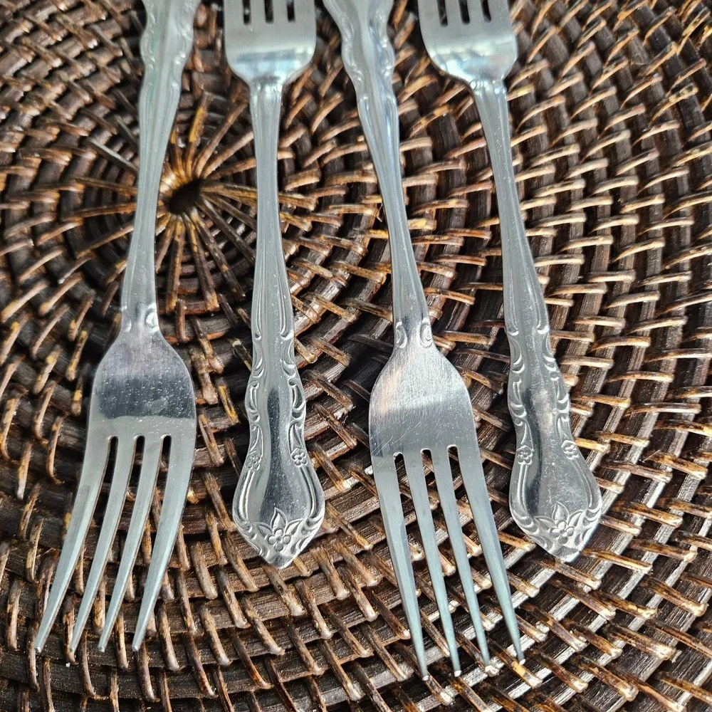 Lot of 4 Walco Discretion Stainless Korea‎ Dinner Forks